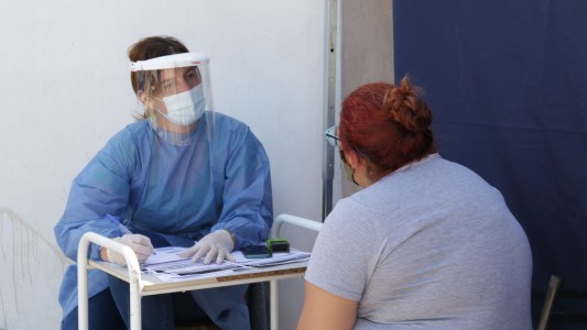 Rosario reportó 821 nuevos casos de Covid-19 este martes y la Provincia un total de 2.236