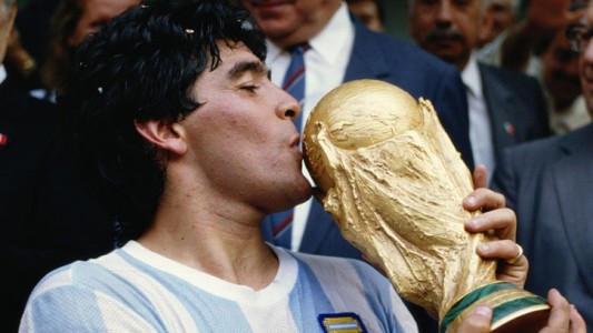 Maradona celebra 60 años de pura adrenalina e idolatría