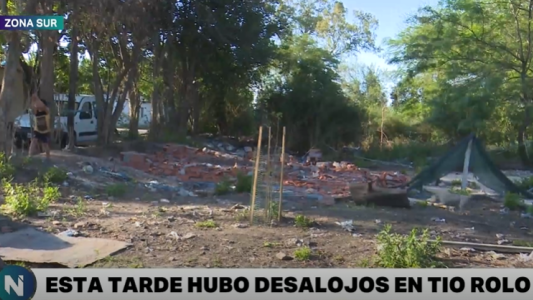 En un trabajo conjunto, fuerzas de seguridad desalojaron a una familia en barrio Tío Rolo