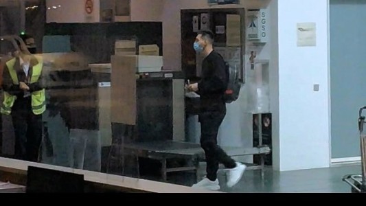 Messi llegó a la Argentina junto a Di María y Paredes
