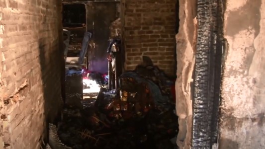 Incendio en zona oeste: el fuego destruyó por completo una vivienda y un comercio