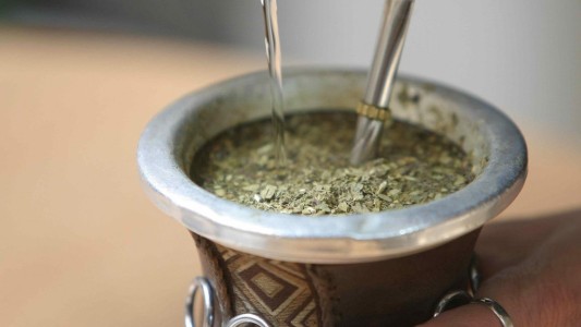 El Gobierno regula la cantidad de palo y polvo en la yerba mate para ser "de buena calidad"