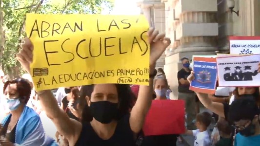 Padres y alumnos piden por la vuelta a clases