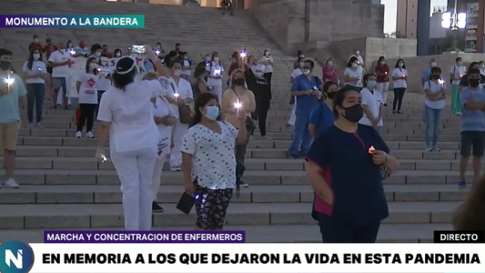 Marcha y concentración de enfermeros en memoria de sus compañeros fallecidos en la pandemia