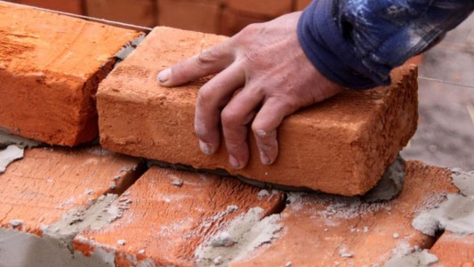 El Gobierno planea lanzar créditos hipotecarios que se actualicen por la variación del salario