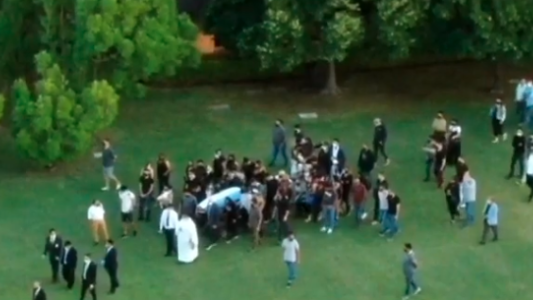 Despiden a Diego en el cementerio de Bella Vista