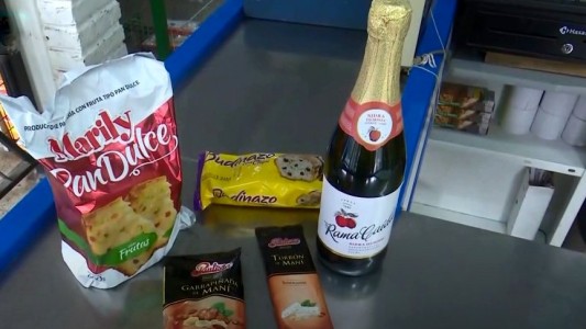 Ya se consigue en los comercios la canasta navideña de 249 pesos