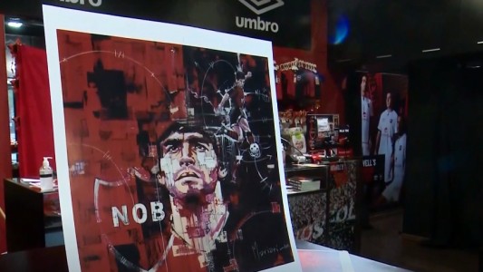 Salió a la venta la réplica de la camiseta que usó Diego Maradona en su paso por Newell's