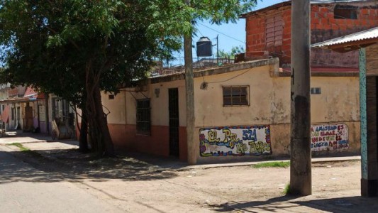 Acribillan a balazos a un adolescente en barrio Las Flores