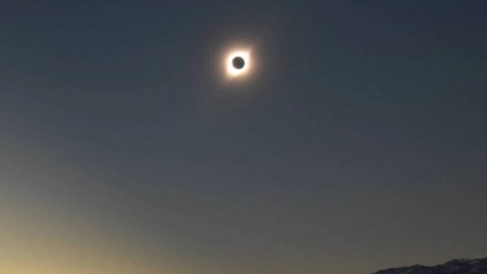 Fanáticos ya se organizan para disfrutar del eclipse del lunes 14 en Neuquén