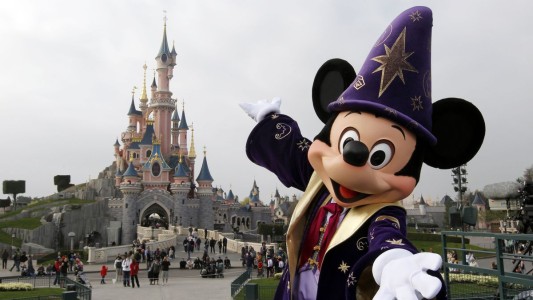 Así es la vacunación en los parques de Disney cerrados por la pandemia