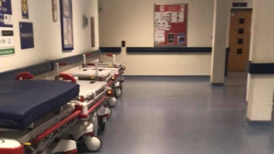 Negacionista del coronavirus salió a fotografiar hospitales "vacíos"