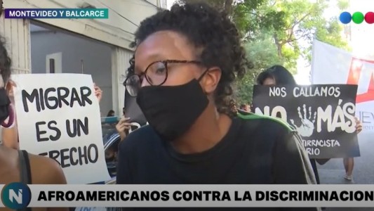 Movilización antirracista por el centro de Rosario