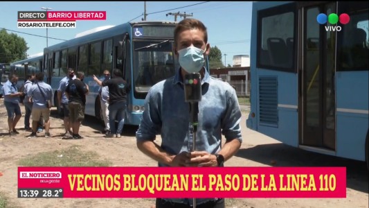Vecinos de la zona oeste bloquean la salida de la línea 110
