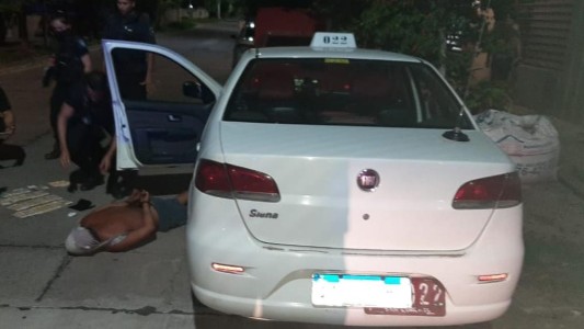 Llevaba un ladrón de pasajero y se tiró del remis en movimiento