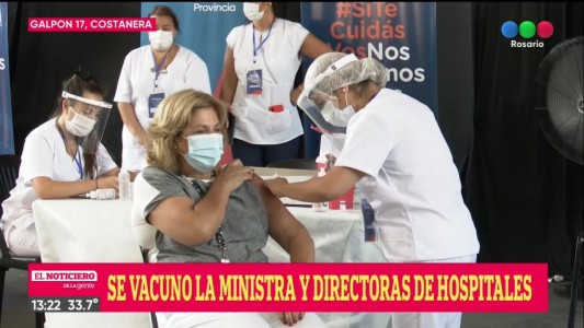 La ministra de Salud Sonia Martorano se vacunó este lunes en Rosario