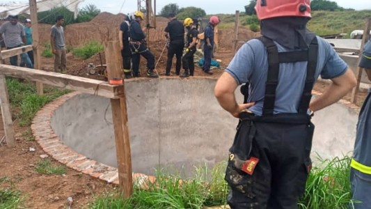 Rescatan a un hombre que cayó en una fosa de silos