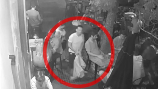 Video: una pareja simuló ser clientes de un bar de Palermo para robar