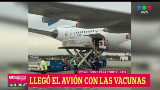 Vacuna Sputnik: llegó el avión con 220 mil dosis para Argentina y 20 mil para Bolivia