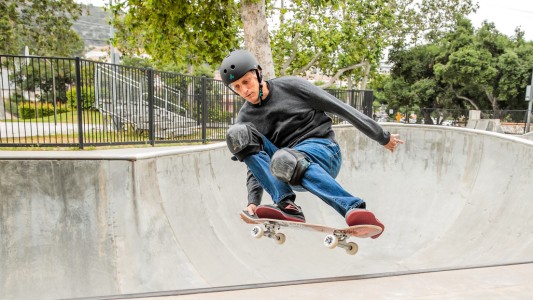 La leyenda del skate Tony Hawk impresiona con un salto 720 a los 52 años