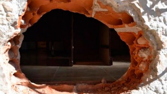 Hicieron un boquete en un súper chino y robaron cerca de medio millón de pesos