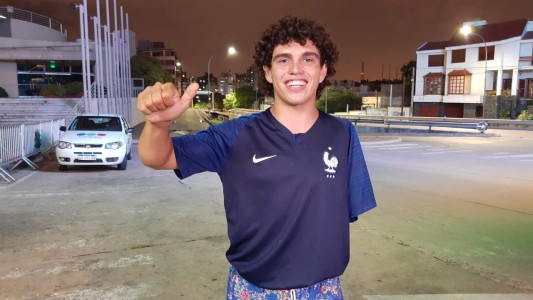 La historia del piloto de motocross que perdió un brazo en un accidente y sigue corriendo