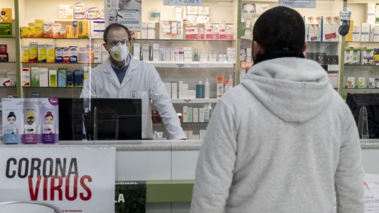 Farmacéuticos piden sumar a las farmacias a la campaña de vacunación contra el coronavirus