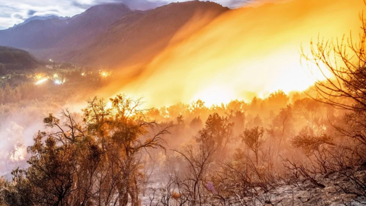 El gobierno suma nuevos recursos para combatir el incendio en El Bolsón