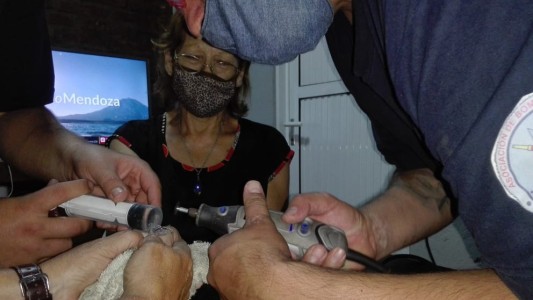 SOS: Bomberos voluntarios asistieron a una señora con un insólito problema