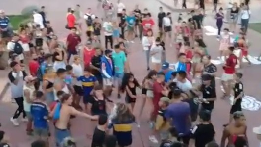 Video: brutal golpiza en el Parque Central de Mendoza