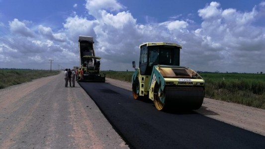 Continúan las obras de pavimentación en la Ruta Provincial 10
