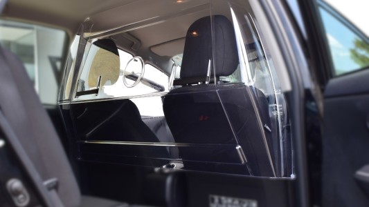 Taxistas piden autos económicos de fábrica con mamparas incluídas