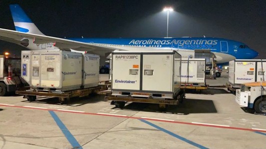 Llegaron al país las 904 mil dosis de la vacuna china Sinopharm