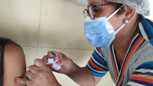 Municipales denuncian que "no hay una vacunación fluida para el personal"