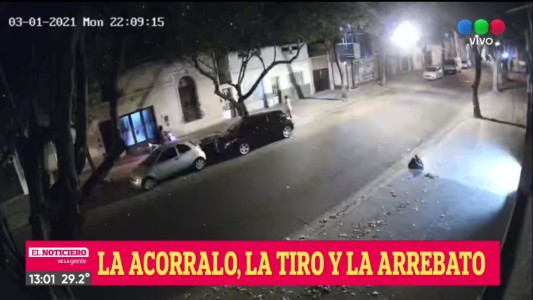 Inseguirdad: un motociclista engaño a una joven para robarle