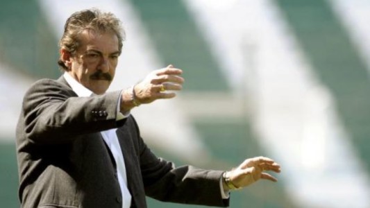 Emiten orden de prisión para el DT Ricardo La Volpe por hostigamiento sexual