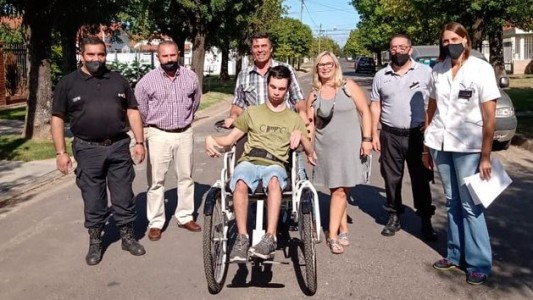 Fabrican una bicicleta adaptada y juegos para niños autistas en dos cárceles bonaerenses