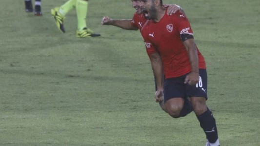 Independiente aplastó a Sarmiento de Junín y es líder junto a Vélez