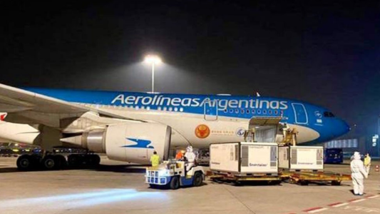 Llegó a Moscú un nuevo vuelo de Aerolíneas Argentinas para buscar más vacunas
