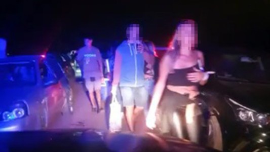 Fiesta clandestina y show de trap en campo de maíz cerca de Ibarlucea