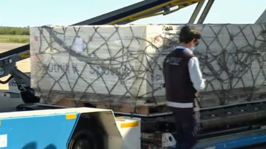 Llegaron otras 300 mil vacunas Sputnik V y salió el segundo vuelo a China