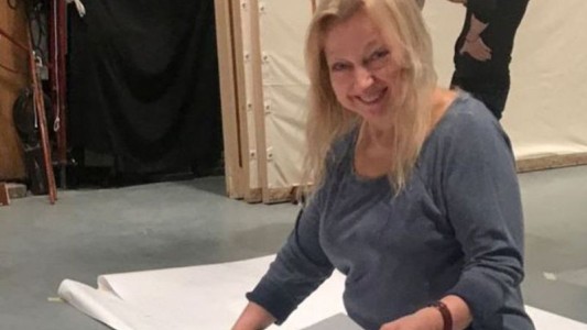 Hallaron muerta debajo de basura a ganadora de un Emmy, conocida por acumular cosas