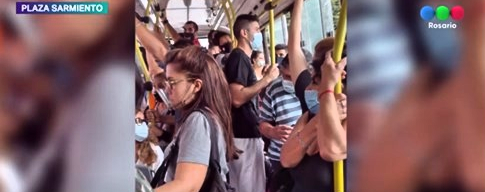 El intendente señaló que reforzarán frecuencias y apeló a la ventilación en los colectivos