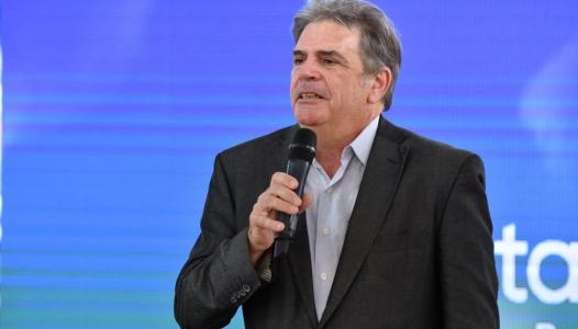 Llonch aclaró que "el Ministerio de Cultura no confecciona listas para vacunarse"