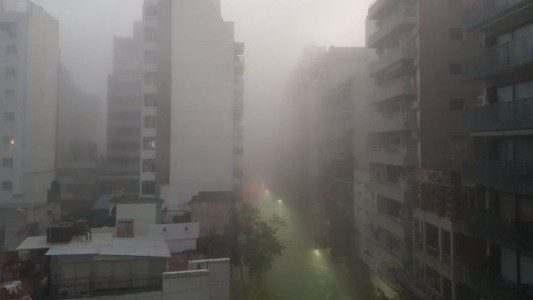 Martes húmedo y con niebla en Rosario