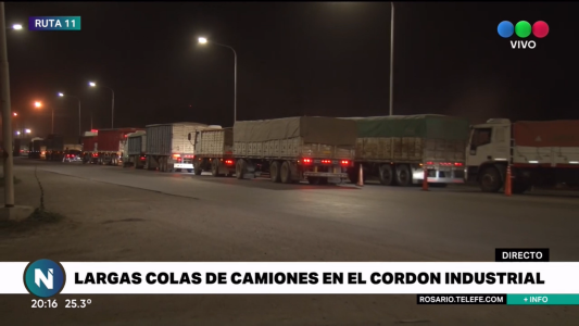 Largas filas de camiones en el cordón industrial