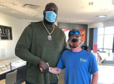 Shaquille le pagó el anillo de compromiso a un desconocido al que no le alcanzaba para comprarlo