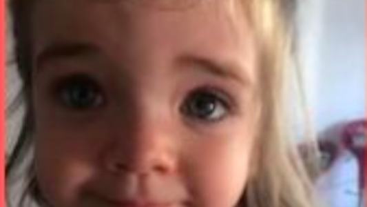 Padres de una niña piden que el Ministerio de Salud apruebe un remedio vital