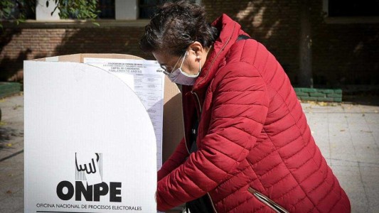 La Provincia colaboró prestando asistencia para el desarrollo de las elecciones de Perú