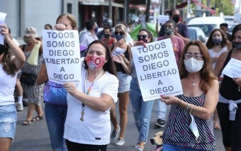 Nueva marcha en Fisherton para pedir la libertad del joven que atropelló a dos motochorros